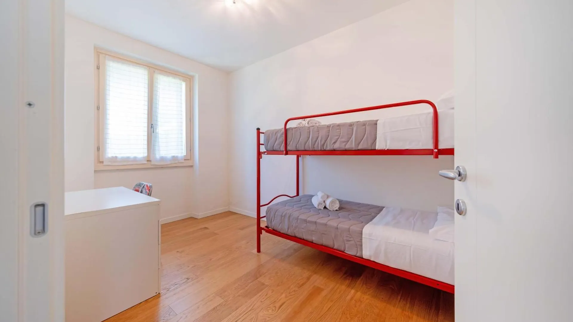 Apartmentsgarda - Residence San Zeno 1000 Torri Del Benaco İtalya